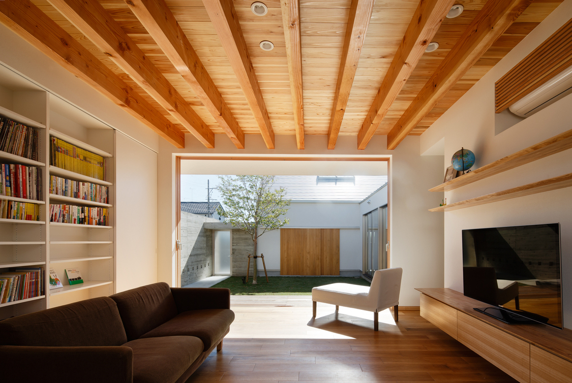 THE GARAGE HOUSE
